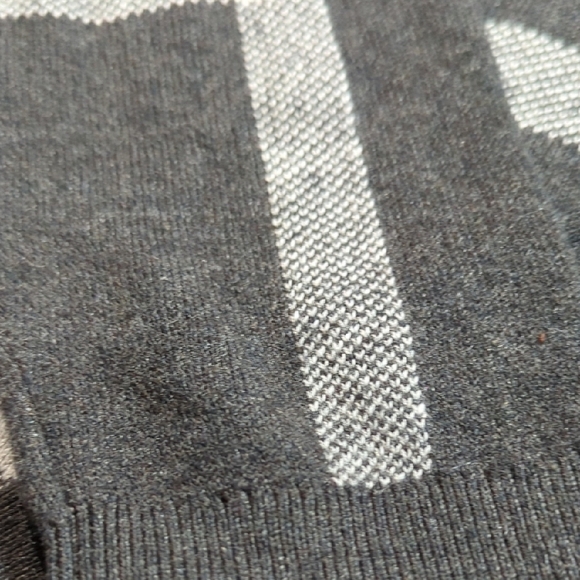Croft & Barrow Gray V-Neck Sweater - Picture 4 of 12